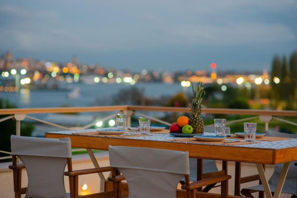 Waterfront Apartment By The Tram - Terrace With Dome & Golden Horn View In Fatih اسطنبول المظهر الخارجي الصورة
