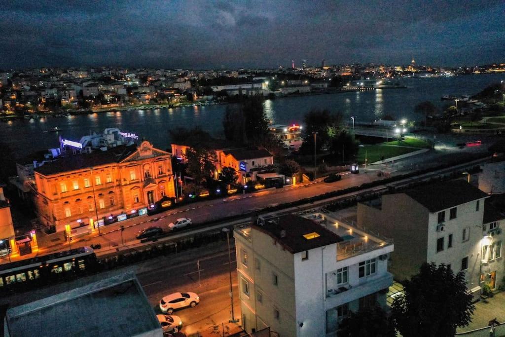 Waterfront Apartment By The Tram - Terrace With Dome & Golden Horn View In Fatih اسطنبول المظهر الخارجي الصورة