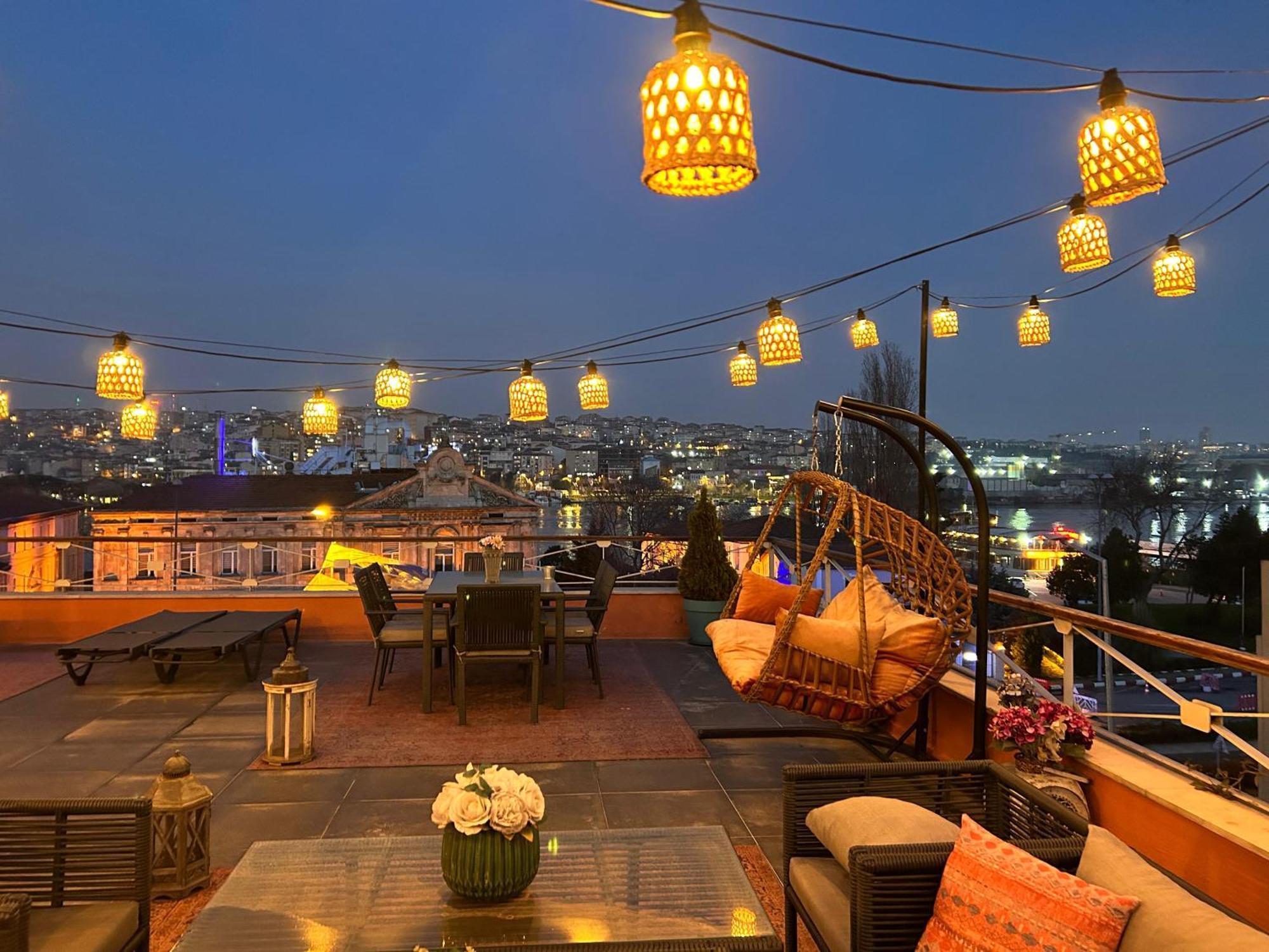 Waterfront Apartment By The Tram - Terrace With Dome & Golden Horn View In Fatih اسطنبول المظهر الخارجي الصورة