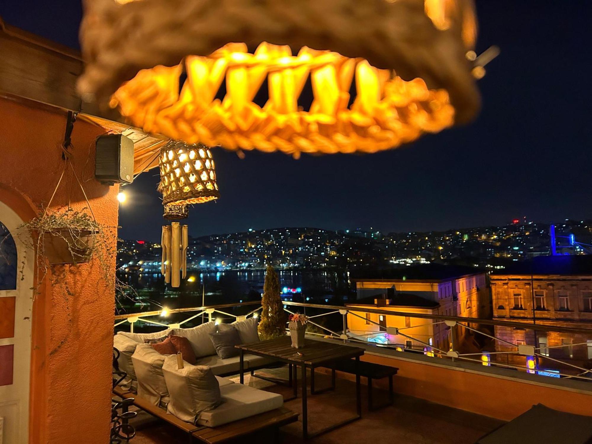 Waterfront Apartment By The Tram - Terrace With Dome & Golden Horn View In Fatih اسطنبول المظهر الخارجي الصورة