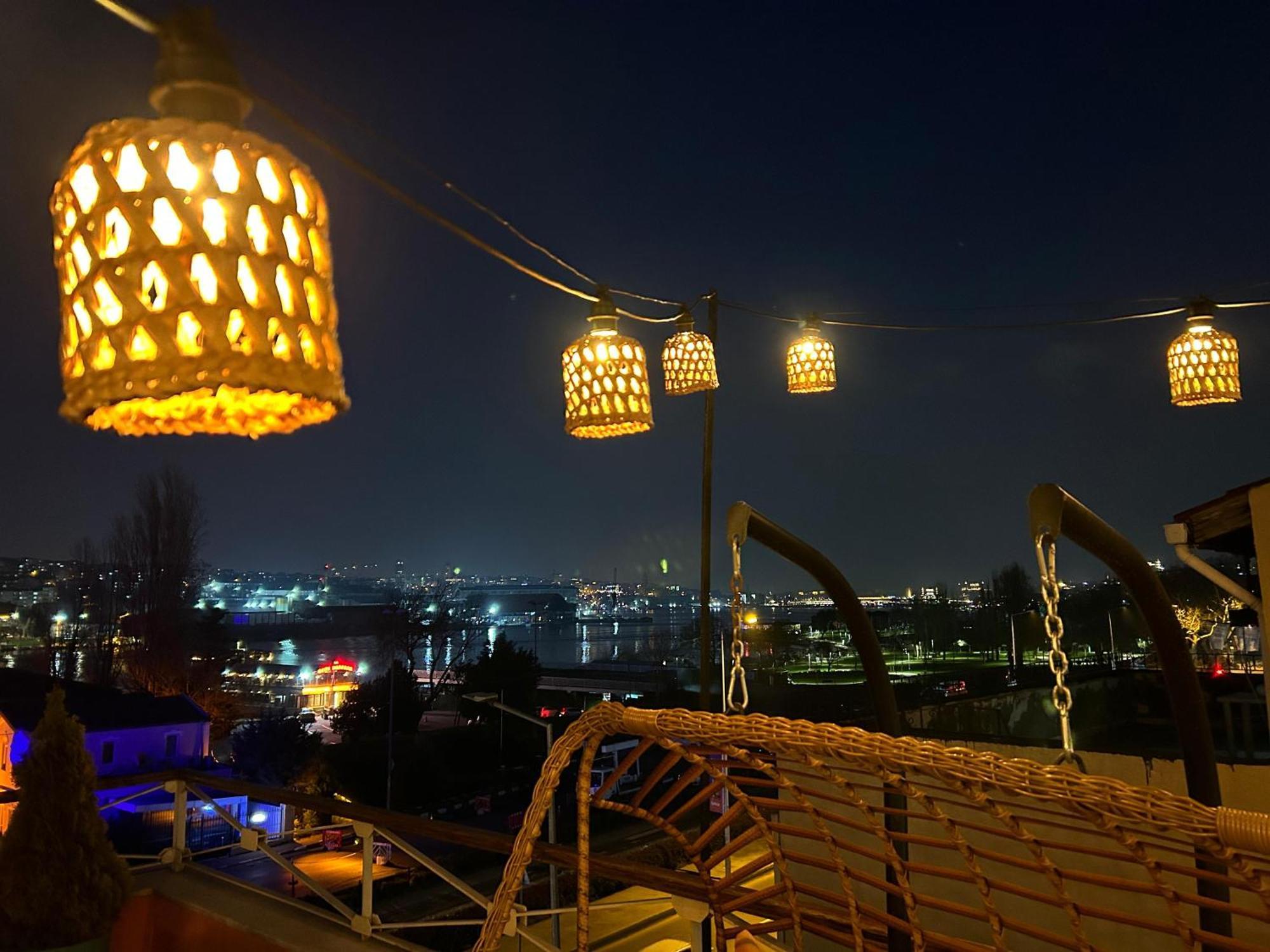 Waterfront Apartment By The Tram - Terrace With Dome & Golden Horn View In Fatih اسطنبول المظهر الخارجي الصورة