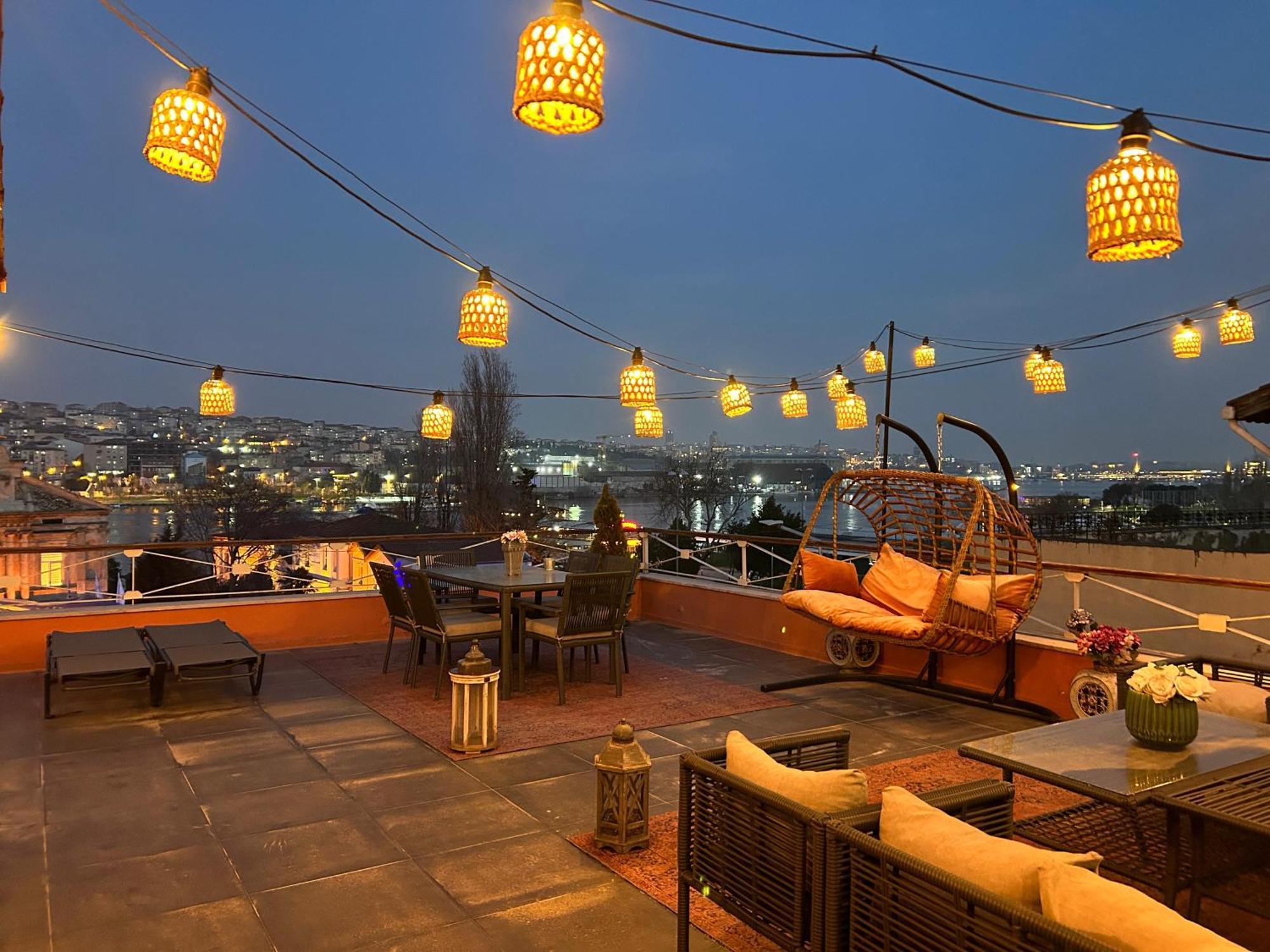 Waterfront Apartment By The Tram - Terrace With Dome & Golden Horn View In Fatih اسطنبول المظهر الخارجي الصورة