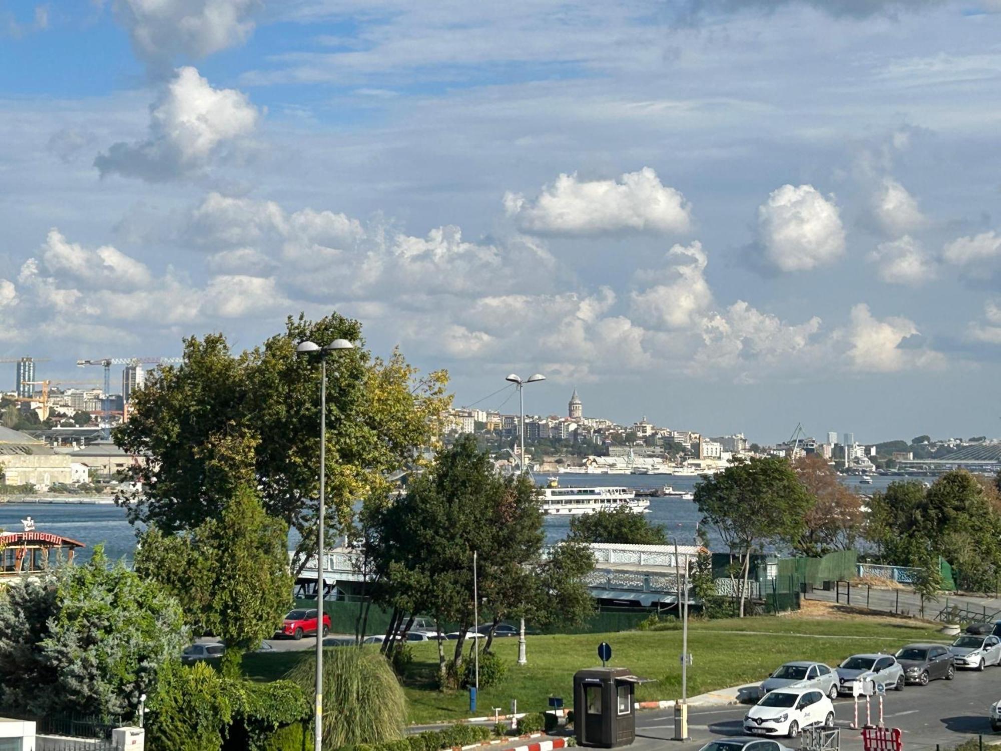 Waterfront Apartment By The Tram - Terrace With Dome & Golden Horn View In Fatih اسطنبول المظهر الخارجي الصورة