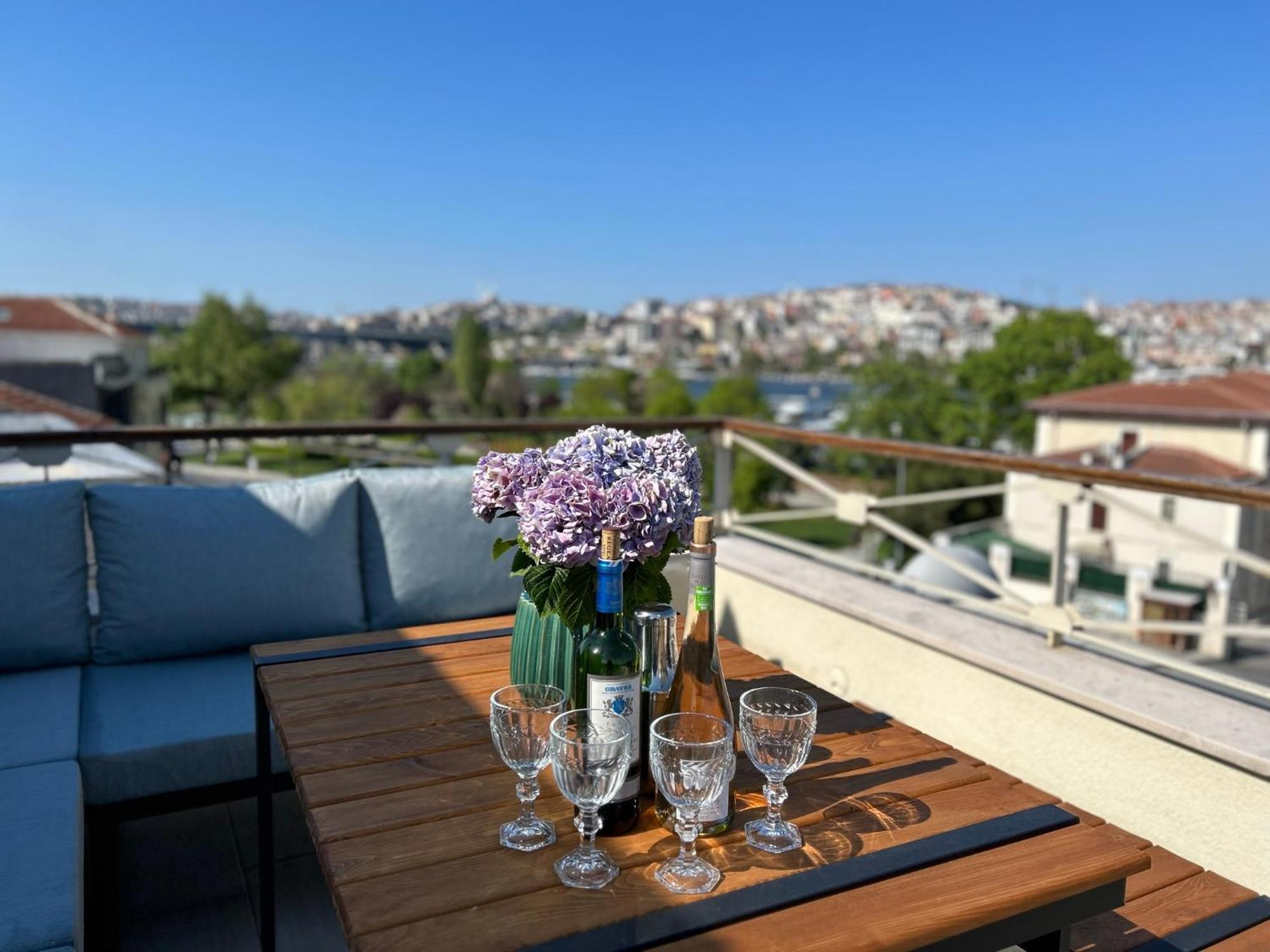 Waterfront Apartment By The Tram - Terrace With Dome & Golden Horn View In Fatih اسطنبول المظهر الخارجي الصورة