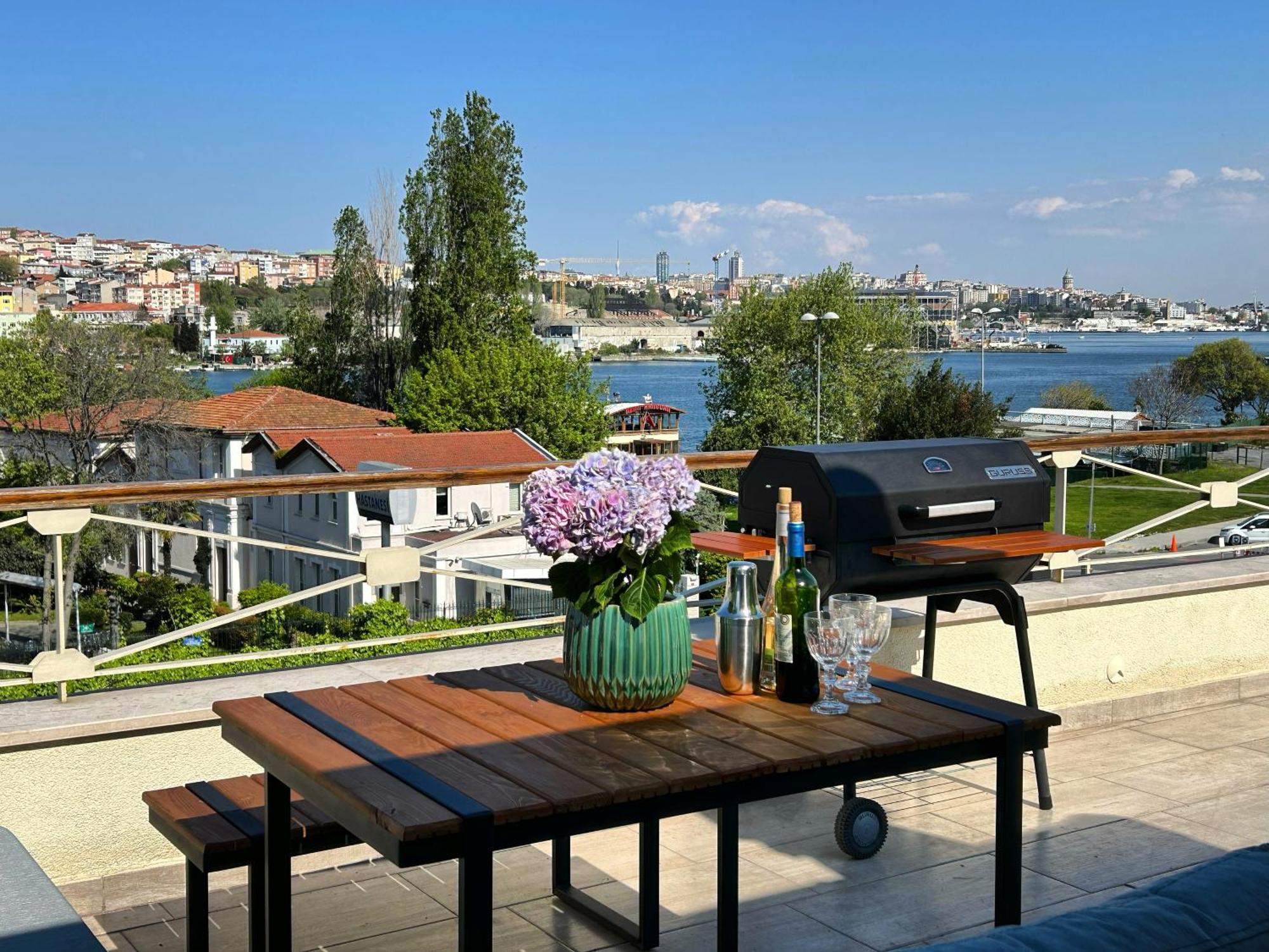 Waterfront Apartment By The Tram - Terrace With Dome & Golden Horn View In Fatih اسطنبول المظهر الخارجي الصورة